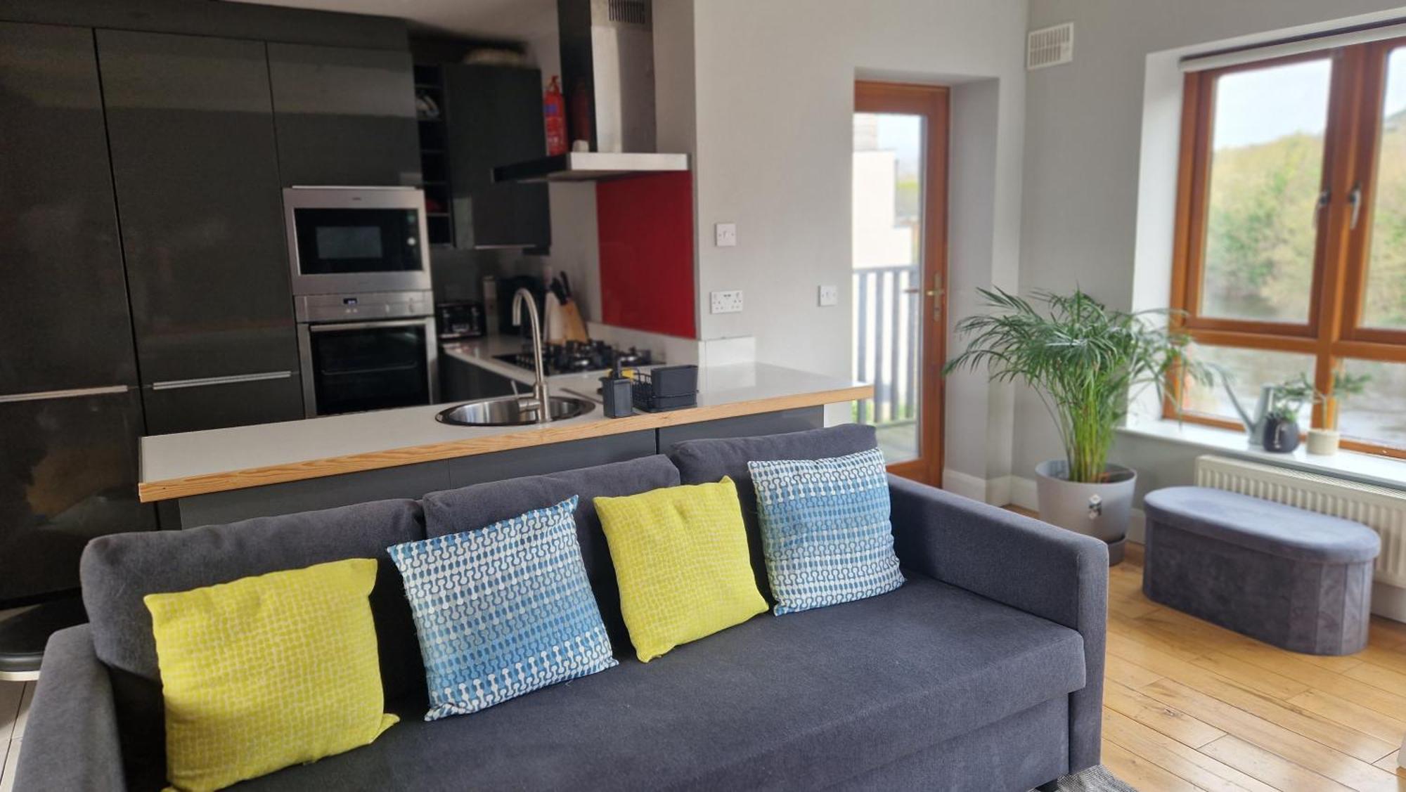 Riverside Modern Gem In Apartment Dublin